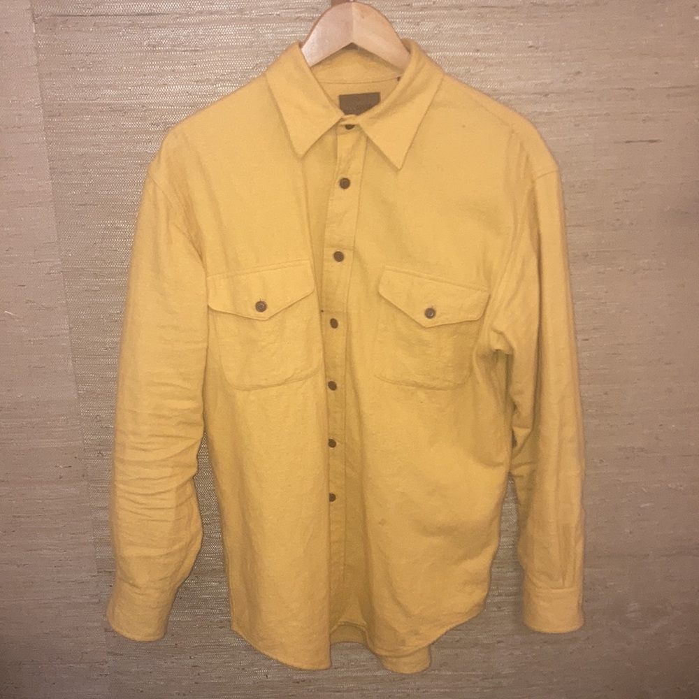 St. John’s Bay Yellow 100% Cotton Fuzzy Button Down Size Medium Men’s Shirt